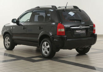 Подержанный автомобиль Hyundai Tucson 2006 года (2 фото)