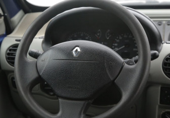 Подержанный автомобиль Renault Kangoo 2002 года (16 фото)