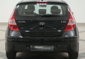 Подержанный автомобиль Hyundai i30 Hatchback 2010 года (3 фото)