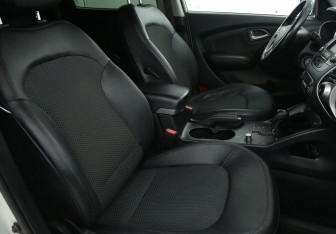 Подержанный автомобиль Hyundai ix35 2013 года (10 фото)
