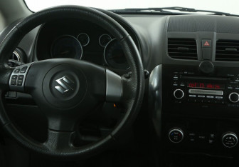 Подержанный автомобиль Suzuki SX4 Hatchback 2010 года (14 фото)