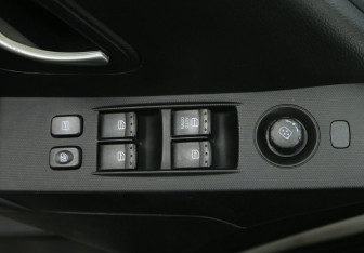 Подержанный автомобиль SsangYong Actyon 2012 года (17 фото)