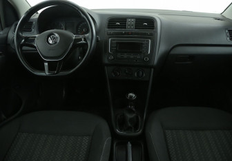 Подержанный автомобиль Volkswagen Polo Sedan 2016 года (12 фото)
