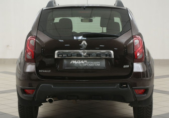 Подержанный автомобиль Renault Duster 2016 года (3 фото)
