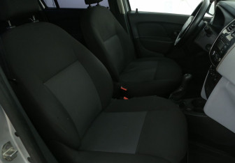 Подержанный автомобиль Renault Logan Sedan 2014 года (10 фото)