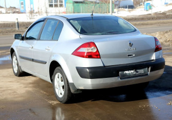 Подержанный автомобиль Renault Megane Sedan 2005 года (4 фото)