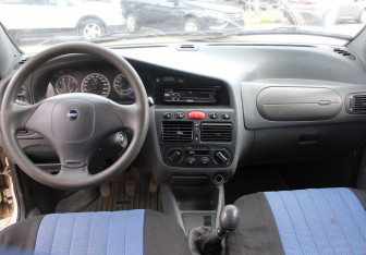 Подержанный автомобиль Fiat Palio Wagon 2000 года (13 фото)