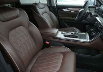 Подержанный автомобиль Exeed VX 2023 года (10 фото)