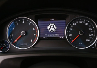 Подержанный автомобиль Volkswagen Touareg 2013 года (13 фото)