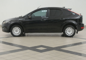 Подержанный автомобиль Ford Focus Hatchback 2008 года (7 фото)