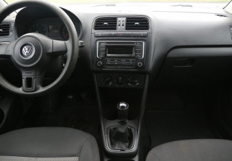 Подержанный автомобиль Volkswagen Polo Sedan 2014 года (12 фото)