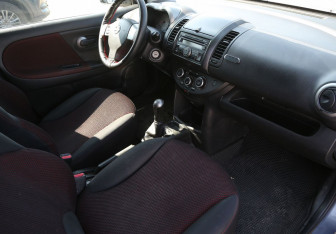 Подержанный автомобиль Nissan Note 2008 года (9 фото)