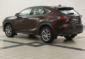 Подержанный автомобиль Lexus NX 2017 года (2 фото)