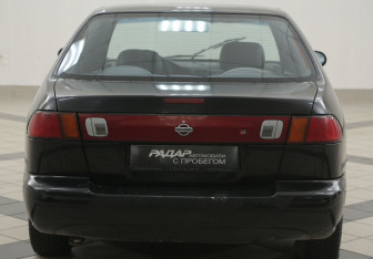 Подержанный автомобиль Nissan Sentra Sedan 1999 года (3 фото)