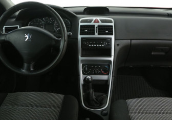 Подержанный автомобиль Peugeot 307 Hatchback 2006 года (11 фото)