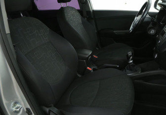 Подержанный автомобиль Kia Rio Sedan 2015 года (10 фото)