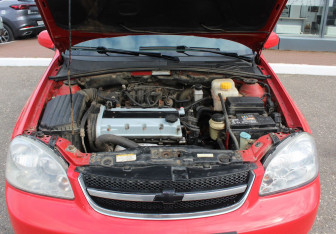 Подержанный автомобиль Chevrolet Lacetti Wagon 2006 года (16 фото)
