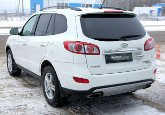 Подержанный автомобиль Hyundai Santa Fe 2011 года (4 фото)