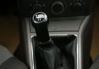 Подержанный автомобиль Opel Astra Hatchback 2005 года (15 фото)