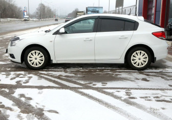 Подержанный автомобиль Chevrolet Cruze Hatchback 2012 года (8 фото)
