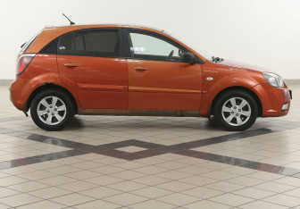 Подержанный автомобиль Kia Rio Hatchback 2010 года (5 фото)