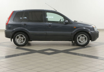 Подержанный автомобиль Ford Fusion 2008 года (5 фото)