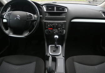 Подержанный автомобиль Citroen C4 Sedan 2015 года (12 фото)