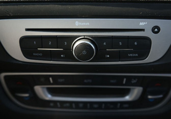 Подержанный автомобиль Renault Scenic 2015 года (15 фото)