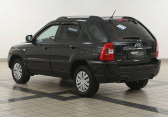 Подержанный автомобиль Kia Sportage 2010 года (2 фото)