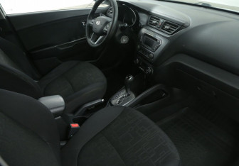 Подержанный автомобиль Kia Rio Sedan 2012 года (9 фото)