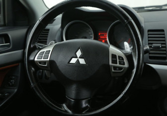 Подержанный автомобиль Mitsubishi Lancer Sedan 2008 года (16 фото)