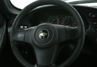 Подержанный автомобиль Chevrolet Niva 2011 года (16 фото)