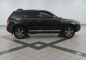 Подержанный автомобиль Volkswagen Touareg 2005 года (3 фото)