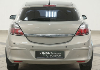 Подержанный автомобиль Opel Astra Hatchback 2010 года (3 фото)