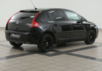 Подержанный автомобиль Citroen C4 Hatchback 2007 года (4 фото)