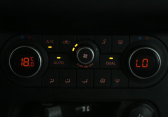 Подержанный автомобиль Nissan Qashqai 2013 года (17 фото)