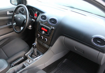 Подержанный автомобиль Ford Focus Sedan 2008 года (10 фото)