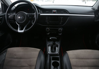 Подержанный автомобиль Kia Rio Hatchback 2020 года (25 фото)