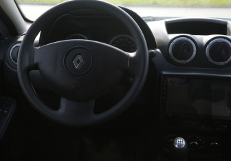 Подержанный автомобиль Renault Duster 2013 года (14 фото)