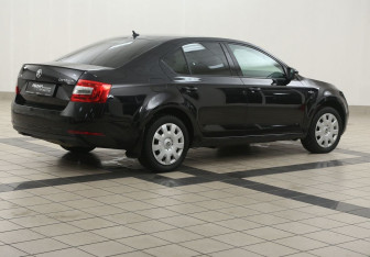Подержанный автомобиль Skoda Octavia Liftback 2019 года (4 фото)