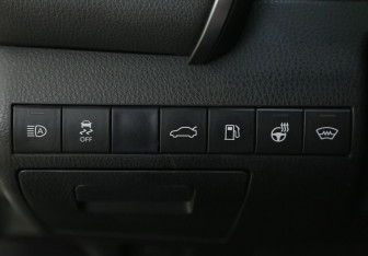 Подержанный автомобиль Toyota Camry Sedan 2018 года (18 фото)