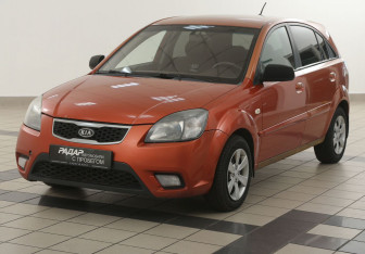 Подержанный автомобиль Kia Rio Hatchback 2010 года (8 фото)