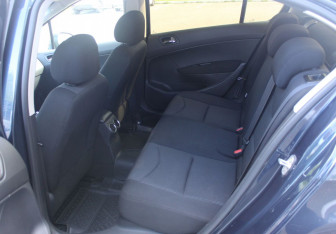Подержанный автомобиль Peugeot 408 2013 года (12 фото)