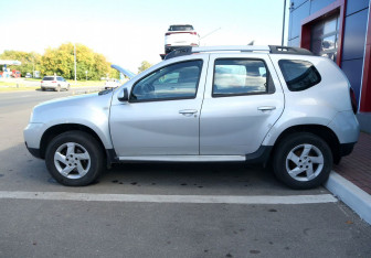 Подержанный автомобиль Renault Duster 2015 года (8 фото)