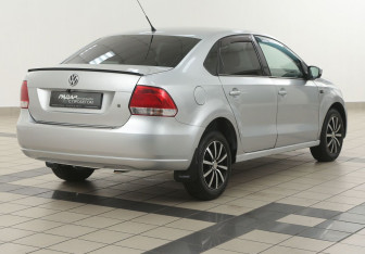 Подержанный автомобиль Volkswagen Polo Sedan 2012 года (4 фото)