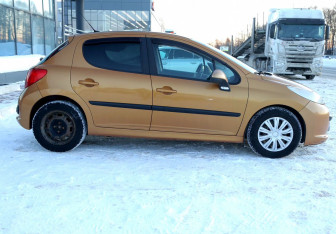 Подержанный автомобиль Peugeot 207 Hatchback 2008 года (7 фото)