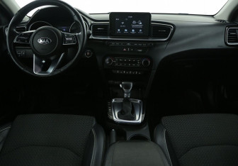 Подержанный автомобиль Kia Ceed Hatchback 2019 года (25 фото)