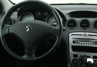 Подержанный автомобиль Peugeot 308 Hatchback 2008 года (14 фото)