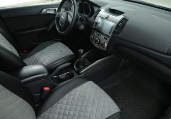 Подержанный автомобиль Kia Cerato Sedan 2010 года (9 фото)