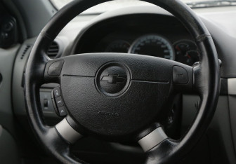 Подержанный автомобиль Chevrolet Lacetti Hatchback 2007 года (16 фото)
